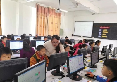 千里送教情意濃，杭州網(wǎng)絡(luò)技術(shù)服務(wù)點(diǎn)亮建始縣三里鄉(xiāng)民族小學(xué)課堂